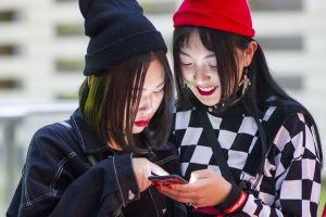 Fivenews-gen z china mulai tinggalkan merek barang mewah, apa beda generasi z, milenial, dan gen x